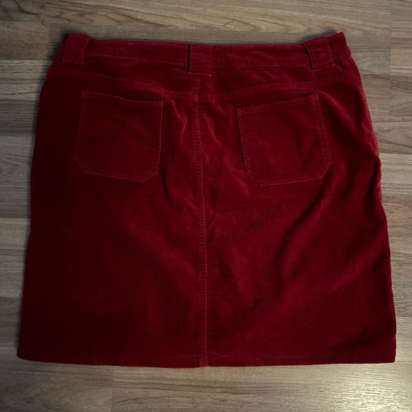 b.u.m. size 14 burgundy skirt - Picture 2 of 5